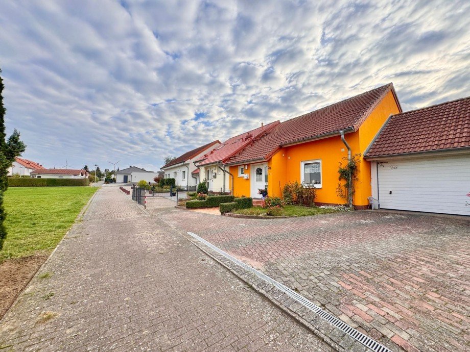 Lage Doppelhaush�lfte Friedland