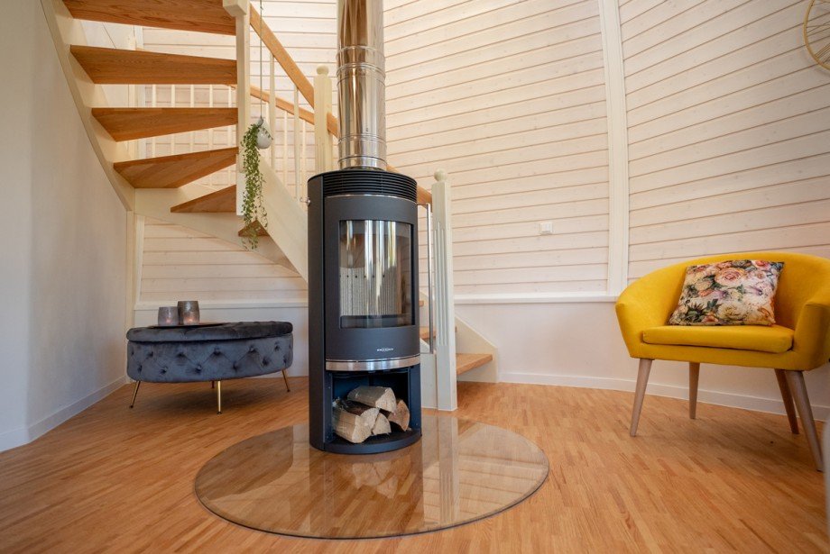 Kaminofen mit Treppe Ferienhaus Alt Rehse / Wustrow