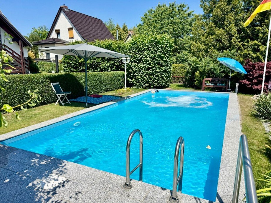 Schwimmpool mit Gegenstromanlage Einfamilienhaus Strasburg