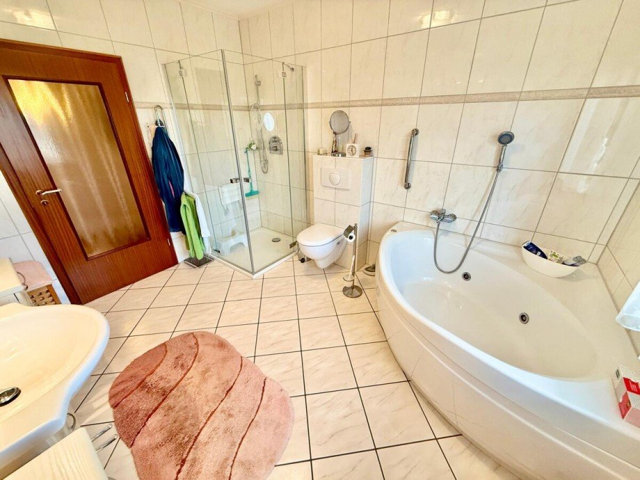 ... mit Dusche und Badewanne/Whirpool Einfamilienhaus Neubrandenburg