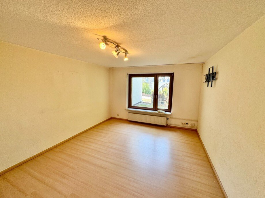 Wohnzimmer 2. Wohnung Zweifamilienhaus Neubrandenburg