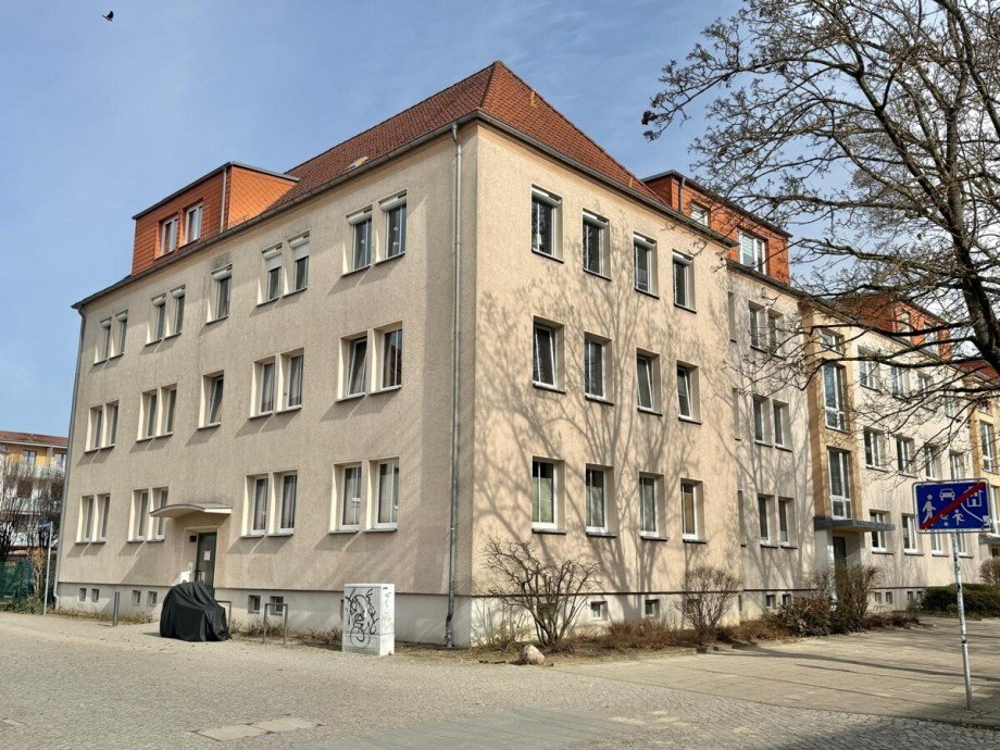 Stra�enansicht Etagenwohnung Neubrandenburg