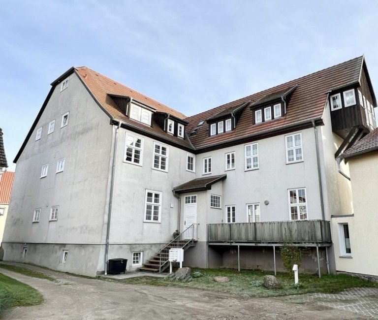 Mehrfamilienhaus Burg Stargrad Mehrfamilienhaus HORN IMMOBILIEN ++VERKAUFT! Burg Stargard, Mehrfamilienhaus mit 8 WE am Marktplatz, mit Stellpl�tzen und Keller -langj�hrig vermietet-
