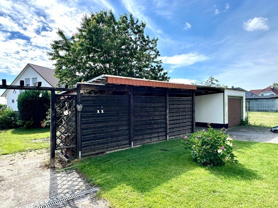 Carport und Garage Haus Ducherow