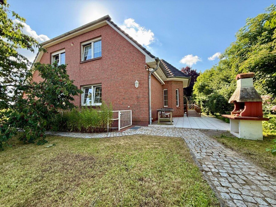 Garten und Grillplatz Einfamilienhaus Neuendorf