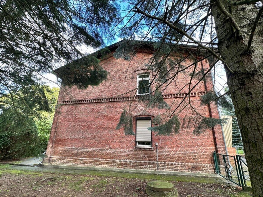 Hausansicht Giebelseite Mehrfamilienhaus Eggesin