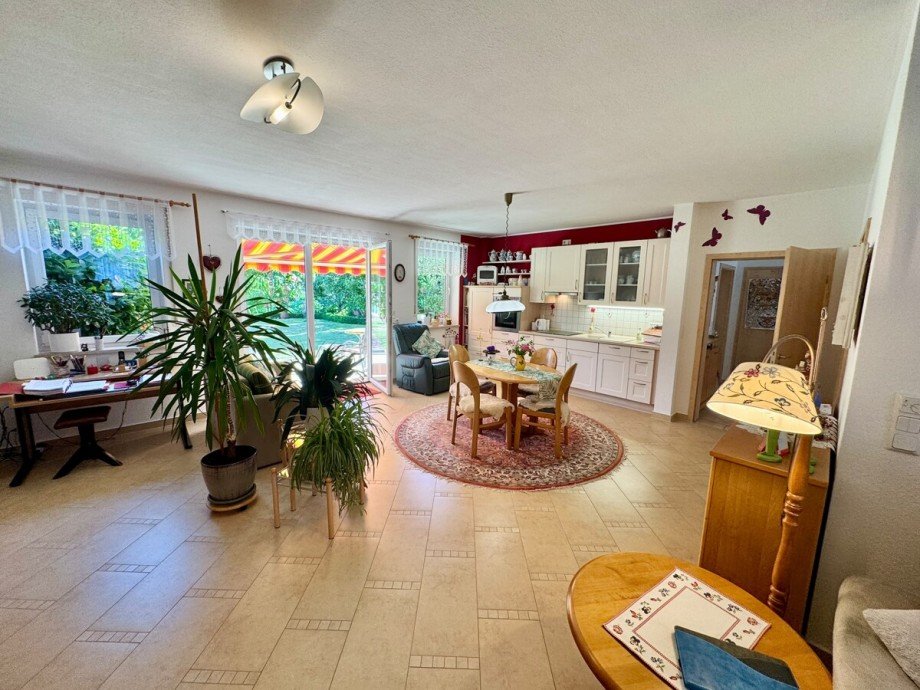 Wohnzimmer mit offener K�che Einfamilienhaus Strasburg