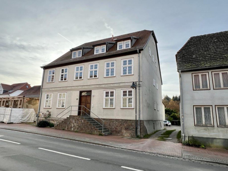 Stra�enansicht Mehrfamilienhaus Burg Stargrad