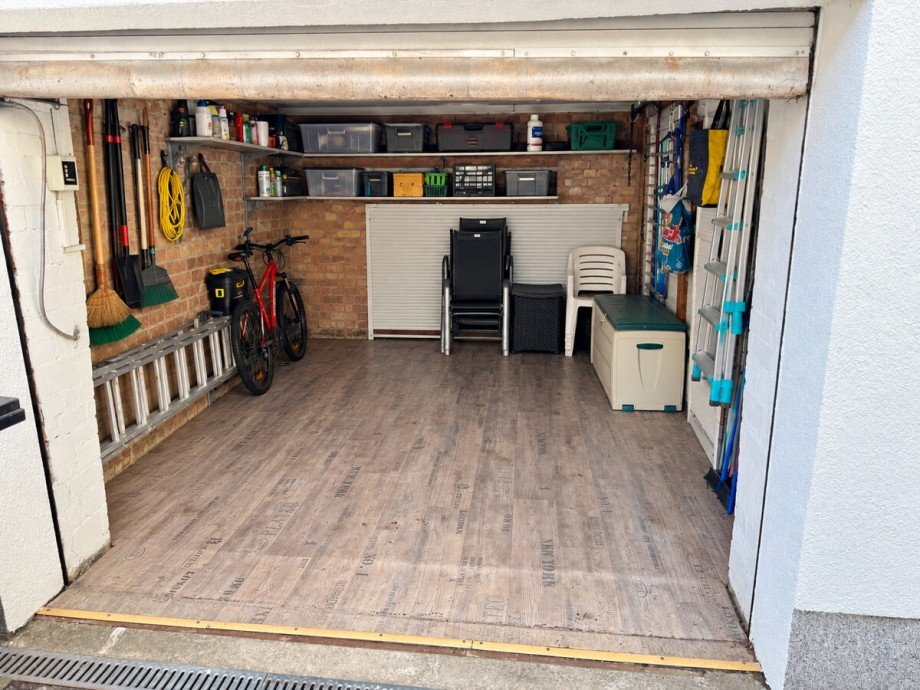 Garage Haus Neubrandenburg / S�dstadt