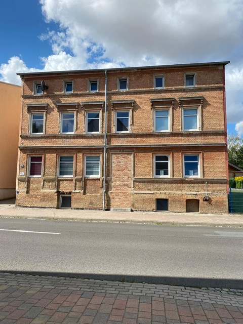 Hausansicht Stra�enseite Mehrfamilienhaus Strasburg