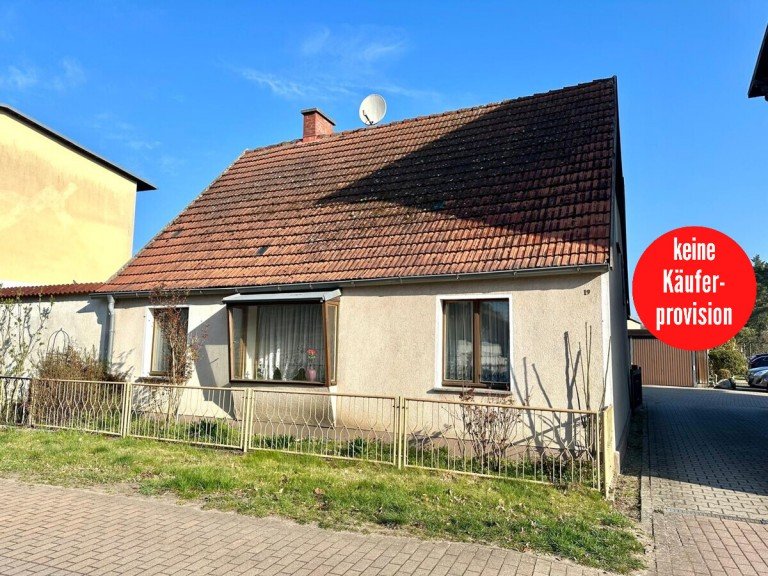 Hausansicht Ducherow Einfamilienhaus HORN IMMOBILIEN ++ RESERVIERT! kleines Einfamilienhaus in zentraler Lage in Ducherow