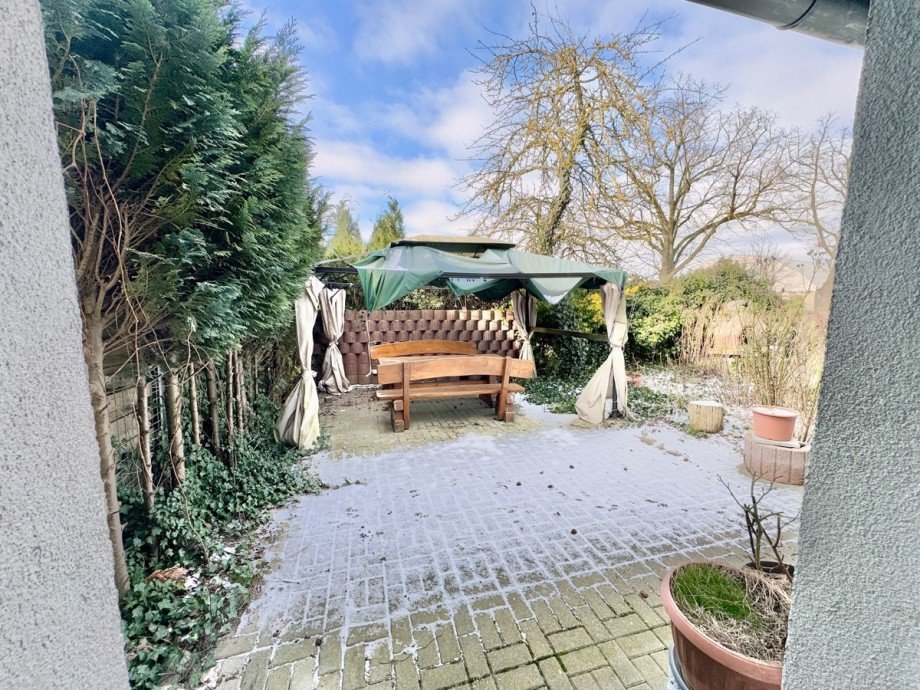 Terrasse mit Pavillon Doppelhaush�lfte Blankenhof