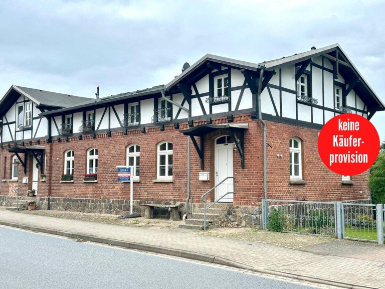 Hausansicht Klein Helle Zweifamilienhaus HORN IMMOBILIEN ++ charmantes Zweifamilienhaus in Klein Helle, nur 15 min bis Neubrandenburg