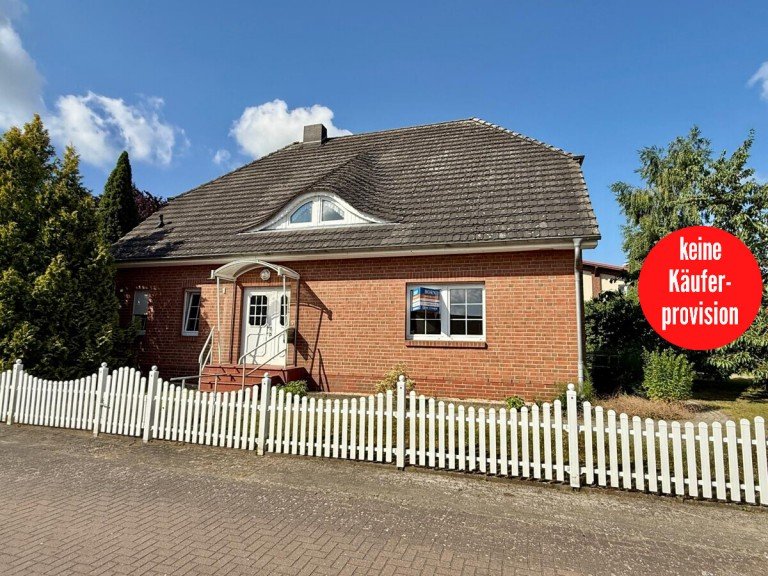 Einfamilienhaus Neuendorf Einfamilienhaus HORN IMMOBILIEN++ 2 km bis Neubrandenburg, gro�es Einfamilienhaus mit vielen Extras - Einliegerwohnung m�glich