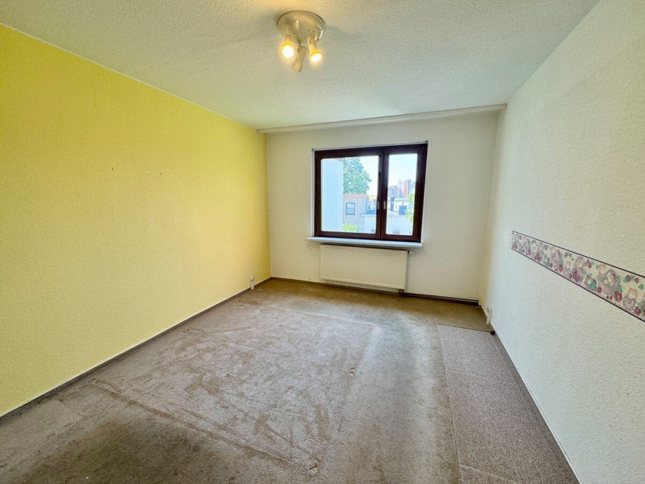 Schlafzimmer 1. Wohnung Zweifamilienhaus Neubrandenburg