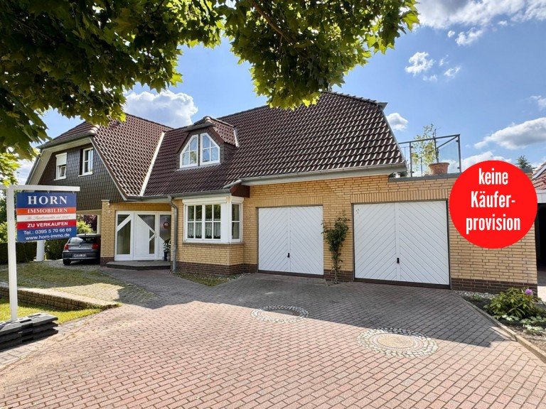 Hausansicht Neubrandenburg Mehrfamilienhaus HORN IMMOBILIEN ++ VERKAUFT! gro�z�giges Einfamilienhaus in Neubrandenburg Broda in Randlage