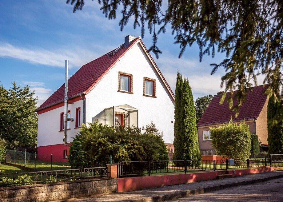 Stra�enansicht Einfamilienhaus Burg Stargard