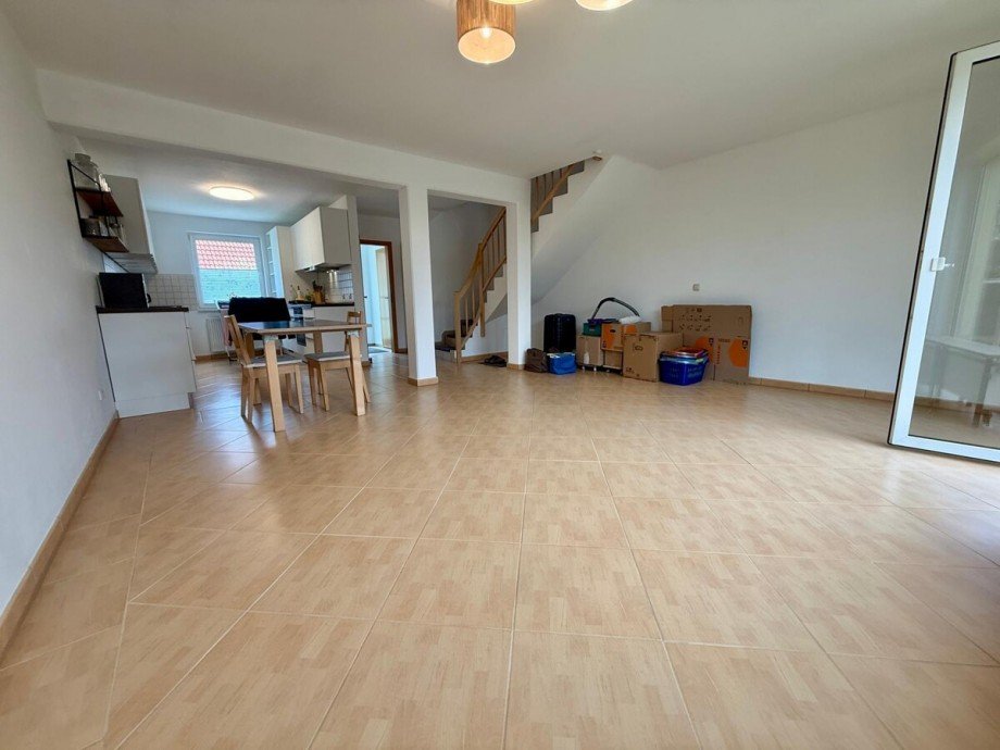 Wohnzimmer und offener K�che Reihenmittelhaus Wesenberg