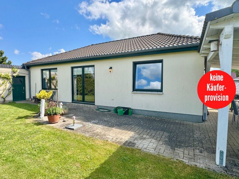 Hausansicht Chemnitz Bungalow HORN IMMOBILIEN ++ Einfamilienhaus im Bungalowstil in Chemnitz bei Neubrandenburg