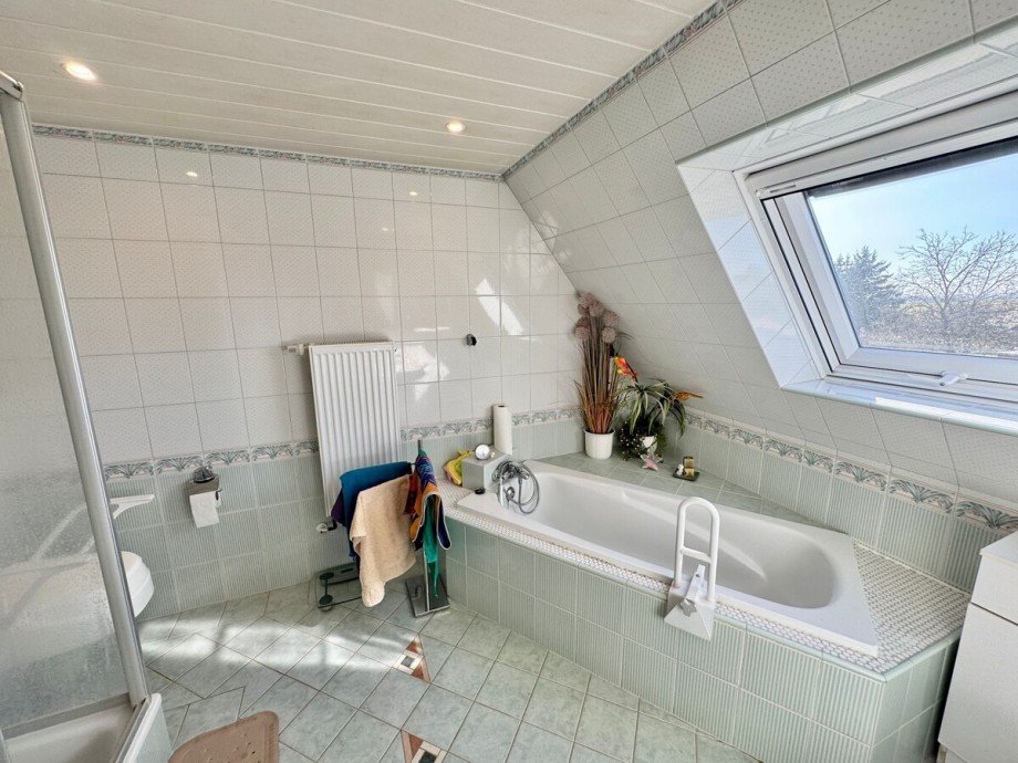Bad mit Dusche und Wanne Doppelhaush�lfte Blankenhof / Chemnitz