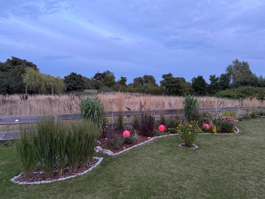 mit Gartenbeleuchtung Doppelhaush�lfte M�llenhagen