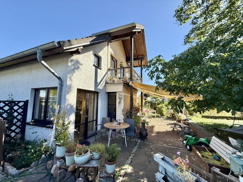 Hausansicht mit Terrasse Einfamilienhaus Neubrandenburg