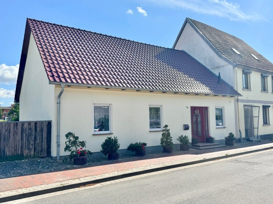 Hausansicht Stra�enseite Einfamilienhaus Strasburg