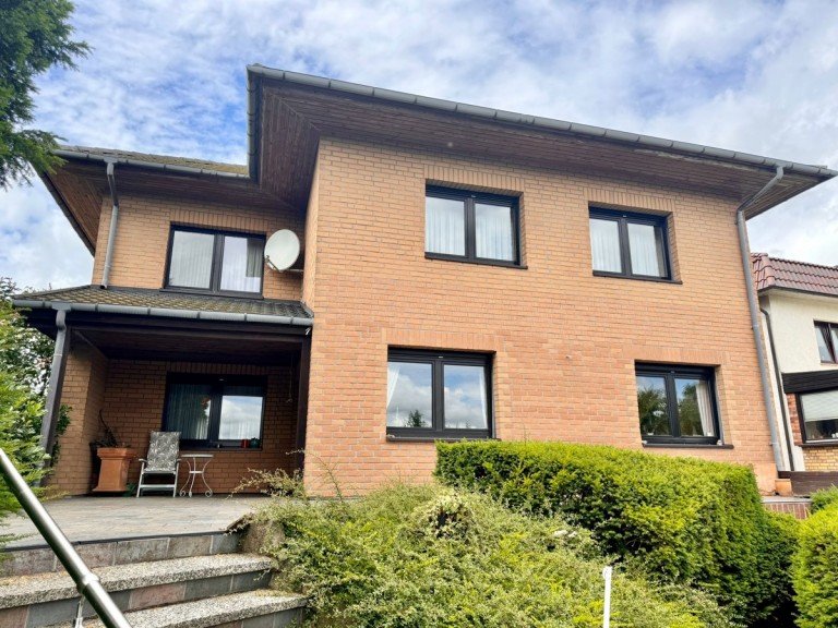 Hausansicht Neubrandenburg Einfamilienhaus HORN IMMOBILIEN ++ VERKAUFT!Neubrandenburg Oststadt frei stehendes Einfamilienhaus in toller Randlage