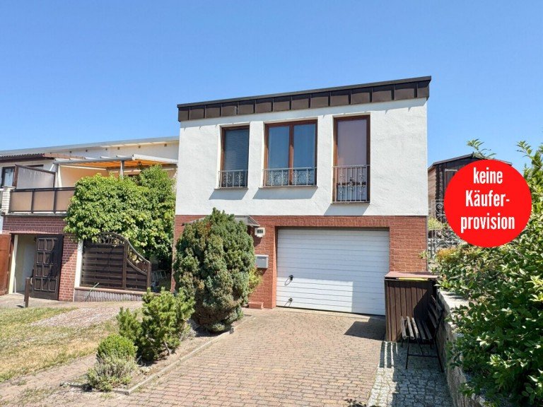 Hausansicht Neubrandenburg Zweifamilienhaus HORN IMMOBILIEN ++ Haus mit Einliegerwohnung (vermietet) in Neubrandenburg Bergstra�e